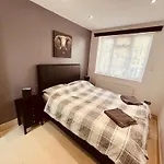 Spacious 1 Bed Flat Near Heathrow