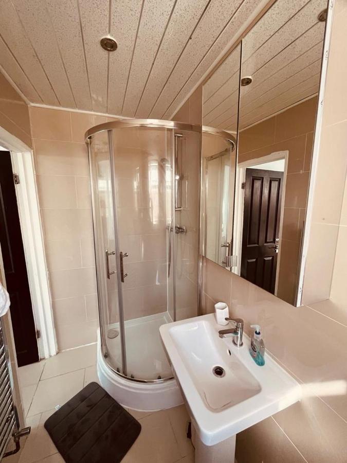 Spacious 1 Bed Flat Near Heathrow Hillingdon
