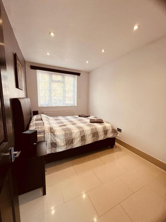 Spacious 1 Bed Flat Near Heathrow