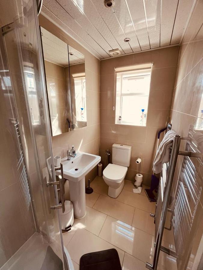 Spacious 1 Bed Flat Near Heathrow Hillingdon